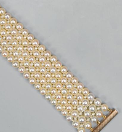 null Bracelet manchette composé de cinq rangs de perles de culture (diamètres 5 et...