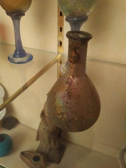 LEGRAS Vase à col resserré à décor lie de vin d'ampélopsis en chute du col sur fond...