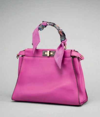 FENDI Roma SAC «Peekaboo» en cuir fushia avec sa bandoulière et sa housse de protection,...