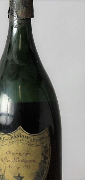 null 1 bouteille CHAMPAGNE DOM PERIGNON 1952 Etiquette abimée et 1 millésime griffé....