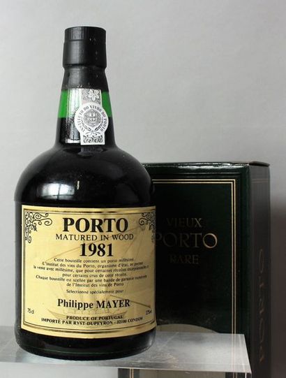 null 3 bouteilles PORTO RYST DUPEYRON matured in wood 1981 Logés en étuis.