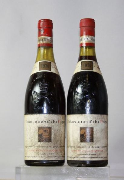 null 2 bouteilles CHATEAUNEUF DU PAPE - Domaine de la ROQUETTE 1974 Etiquettes tachées,...