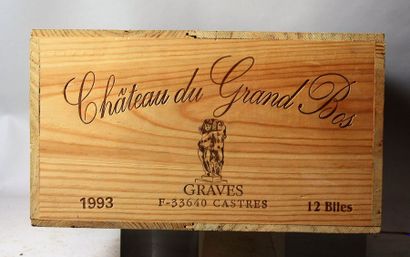 null 12 bouteilles CHÂTEAU du GRAND BOS - Graves 1993
 Caisse bois d'origine non...