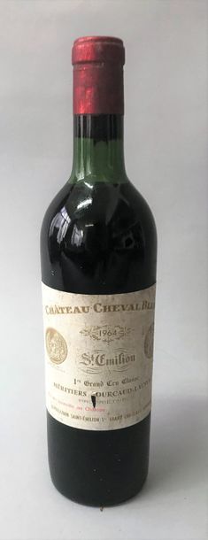 null 1 bouteille CHÂTEAU CHEVAL BLANC 1er GCC (A) St. Emilion 1964
 Etiquette tachée,...