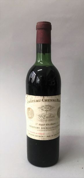 null 1 bouteille CHÂTEAU CHEVAL BLANC 1er GCC (A) St. Emilion 1966
Etiquette tachée,...