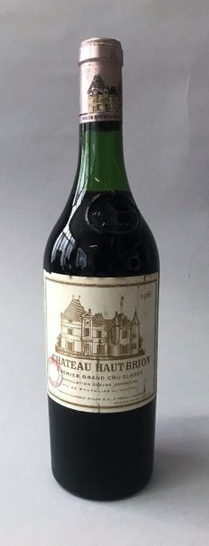 null 1 bouteille CHÂTEAU HAUT BRION 1er GCC - Pessac Léognan 1966
 Etiquette légérement...