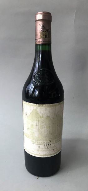 null 1 bouteille CHÂTEAU HAUT BRION 1er GCC - Pessac Léognan 1983
 Etiquette fanée...