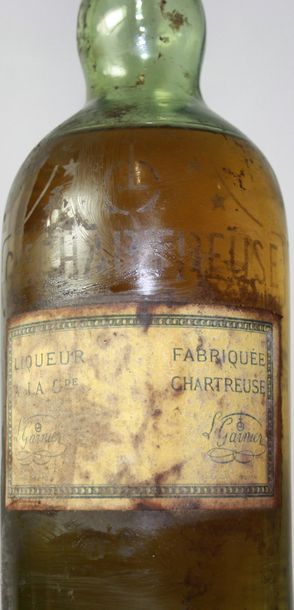 null 1 Flacon de 1 L CHARTREUSE JAUNE PERIODE 1878 1903 Etiquette tachée, niveau...