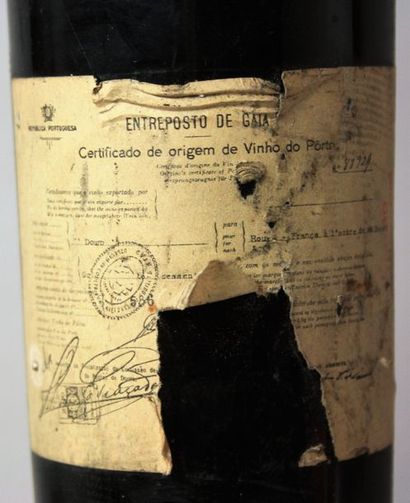 null 1 bouteille PORTO REBELLO VALENTE 1947
 Certificat de GARANTIE de l'Instituto...