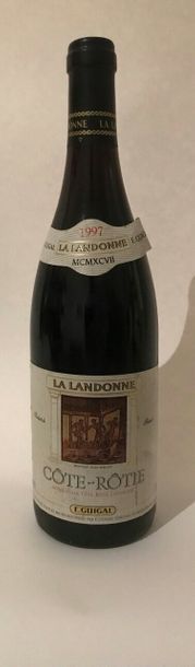 null 1 bouteille CÔTE RÔTIE LA LANDONNE - GUIGAL 1997
 Etiquette légèrement tachée....