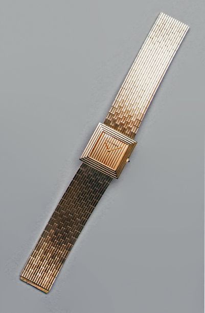 BOUCHERON Montre bracelet en or jaune (750/1 000e). Boîtier carré, cadran à fond...