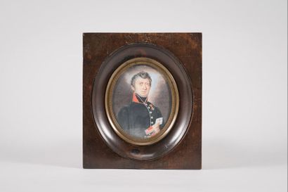 École Française du XIXe siècle Deux portraits d'hommes aux décorations militaires
Miniatures...
