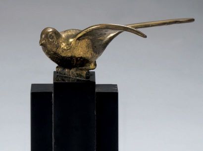 Georges LAVROFF (1895-1961) 
Bergeronnette
Sculpture en bronze à patine dorée sur...