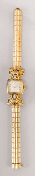 GUBELIN Montre bracelet en or jaune (750/1 000e), cadran carré, bracelet articulé...
