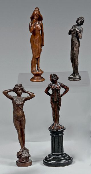 ANONYME Quatre cachets «Femmes» et «Deux femmes nues allongées». Épreuves en bronze...