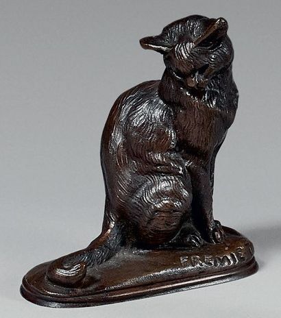 D'après Emmanuel FRÉMIET (1824-1910) 
Chat assis
Épreuve en bronze à patine mordorée,...