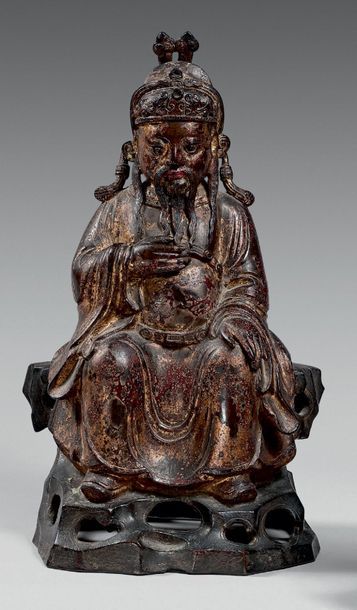 CHINE - Epoque MING (1368-1644) 
Guanyu en bronze partiellement laqué or, assis sur...