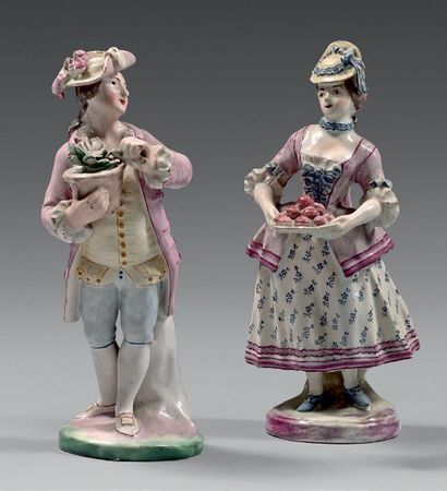 SCEAUX Paire de statuettes à décor polychrome: Couple de jardiniers.
XVIIIe siècle.
Hauteur:...