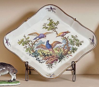 CHINE Grand vase cornet décoré en camaïeu bleu de dragons.
XVIIIe siècle, Époque...