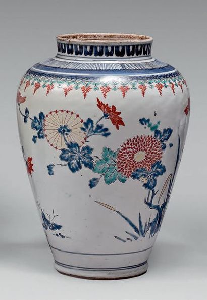 JAPON Vase à décor polychrome Kakiemon de branchages fleuris.
Fin du XVIIe ou début...