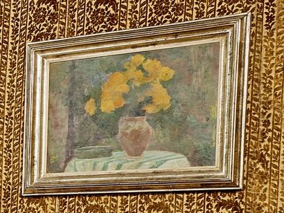 Adone COMBONI (1880-1959) 
Vase de fleurs jaunes, 1947
Huile sur panneau, signée...
