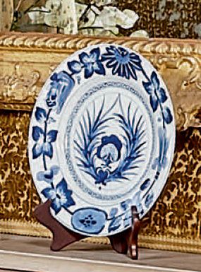 CHINE Petit plat rond en porcelaine décoré en camaïeu bleu de palmes.
XVIIIe siècle,...
