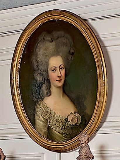 École FRANÇAISE du XVIIIe siècle 
Portrait de femme avec deux roses dans un corsage
Huile...