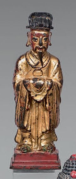 CHINE - Epoque MING (1368-1644) 
Statuette de dignitaire en bronze laqué or, debout...