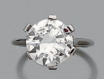 null Bague en or gris 750 millièmes et platine 850 millièmes ornée d'un diamant rond...
