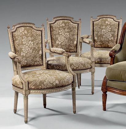 null Suite of three convertible armchairs with backrests in a gendarme hat with turlupets...