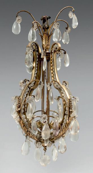 null Small violin chandelier in gilded bronze decorated with pendants and threaded...
