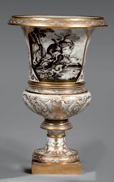 null Large Medici porcelain vase decorated with a hunting trophy and a scene with...