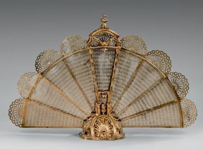 null Brass fan-shaped fire screen with nine openwork peacocktail leaves adorned with...