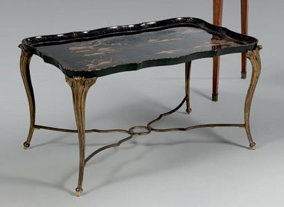 null Coffee table with an animated bowl top in black and gold lacquer with Chinese...