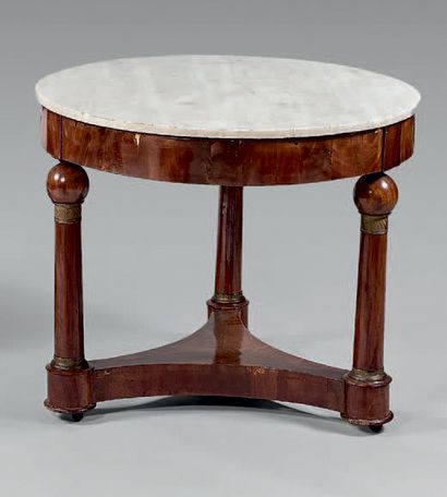 null Mahogany veneered pedestal table with three columns in columns and spherical...