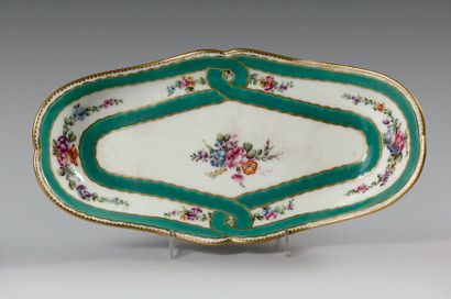 SÈVRES Lunch tray called "in an oil pan" (or "boat"), polychrome decoration of flowers...