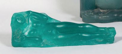 DAUM & Pierre ROULOT (1917-2007) 
Elongated Venus
Subject in green glass paste, signed...