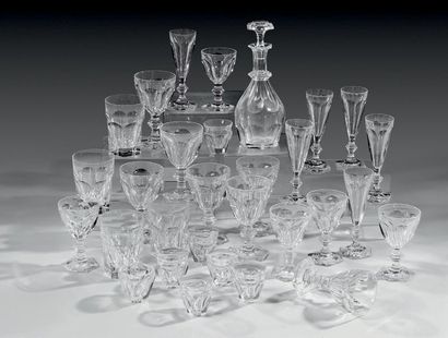 null Service de verres à pieds en cristal de Baccarat, modèle Harcourt, comprenant...