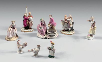 null -Cinq statuettes de personnages en porcelaine allemande.
XVIIIe siècle. (Accidents).
-...
