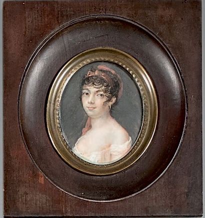 Ecole FRANCAISE vers 1800 
- Jeune femme devant une fenêtre, cousant et jouant
Grande...