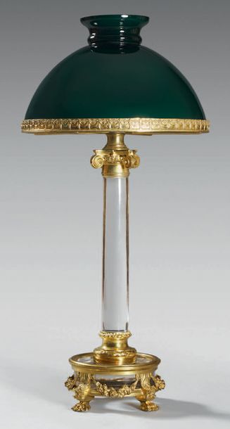 null Grande lampe colonne en cristal de Baccarat à monture en bronze doré. Abat-jour...