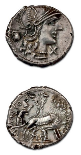 null POMPEIA Denier (137 av. J.-C.).
Tête casquée de Rome à droite.
R/ La louve allaitant...