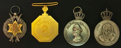 null Jordanie - Lot de quatre médailles: une médaille commémorative de la bataille...