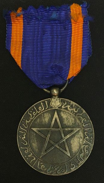 null Morocco - Cherifien Civil Merit Medal, founded in 1924, silver bronze, ribbon.
35...