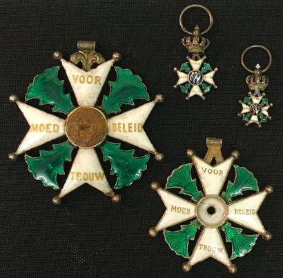 null Pays-Bas - Ordre militaire de Guillaume, fondé en 1815, deux croix de chevalier...