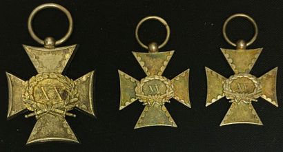 null Pays-Bas - Lot de trois croix d'ancienneté pour officier du modèle 1866 en argent,...
