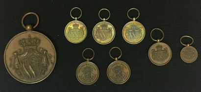 null Pays-Bas - Lot de huit médailles d'ancienneté: six pour la marine royale, une...