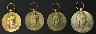 null Portugal - Lot de quatre médailles en bronze sans ruban: deux médailles des...