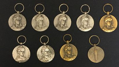 null Portugal - lot de neuf miniatures sans ruban: cinq médailles des Campagnes de...