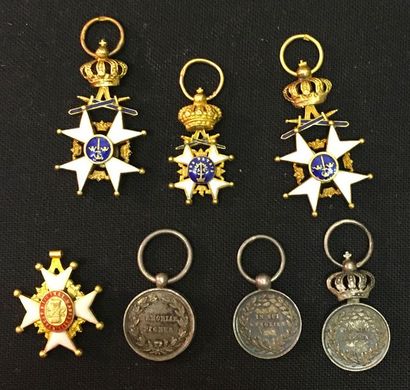 null Suède - Lot de sept miniatures: trois de l'ordre de l'Épée, en or et émail,...